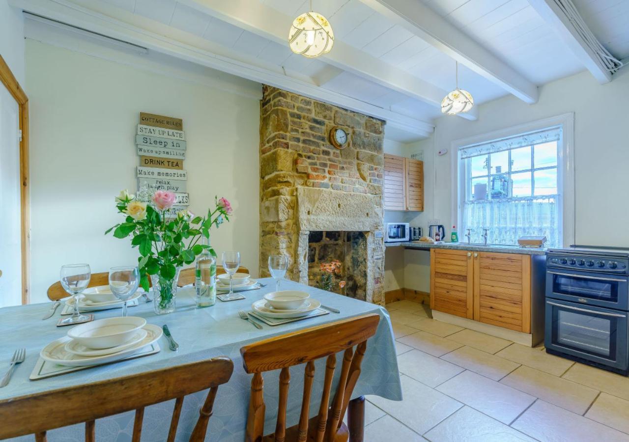 Alice Cottage Robin Hood's Bay Eksteriør billede